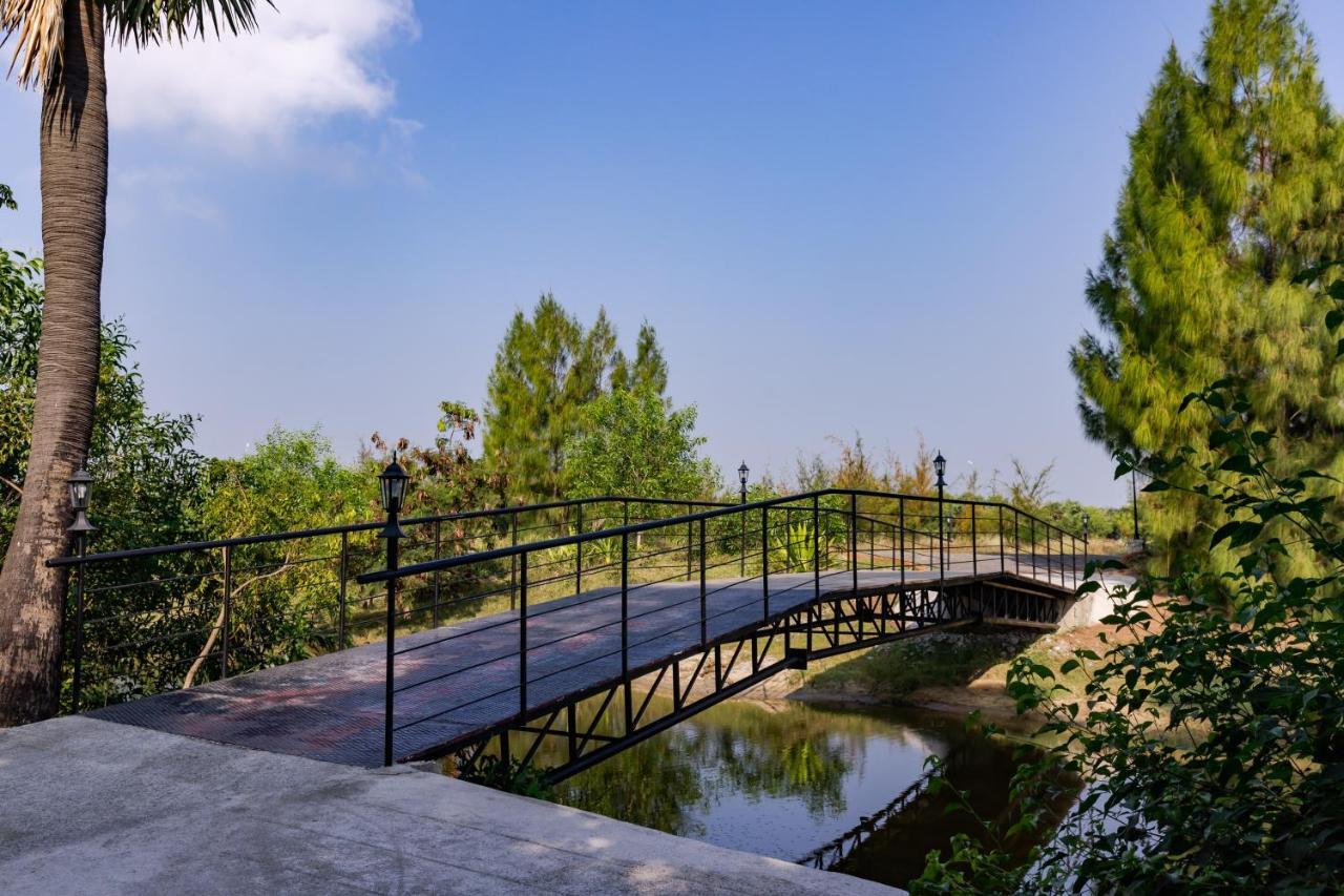 The Alampara Resort - Luxury Boutique Glamping & Water Sports Cheyūr Exteriör bild