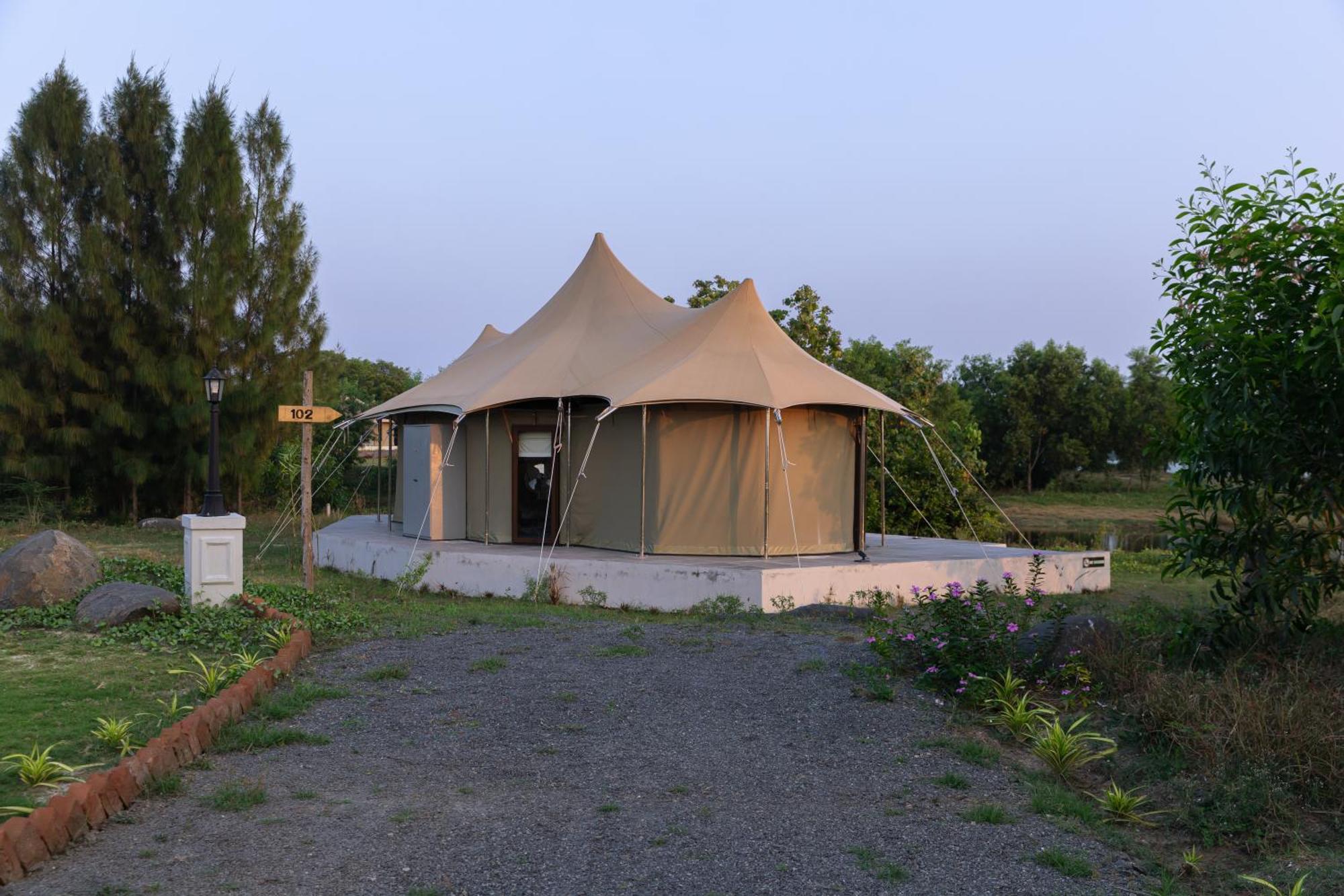 The Alampara Resort - Luxury Boutique Glamping & Water Sports Cheyūr Exteriör bild